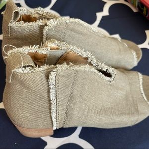Sandals from Buckle Excellent condition only worn around the house.